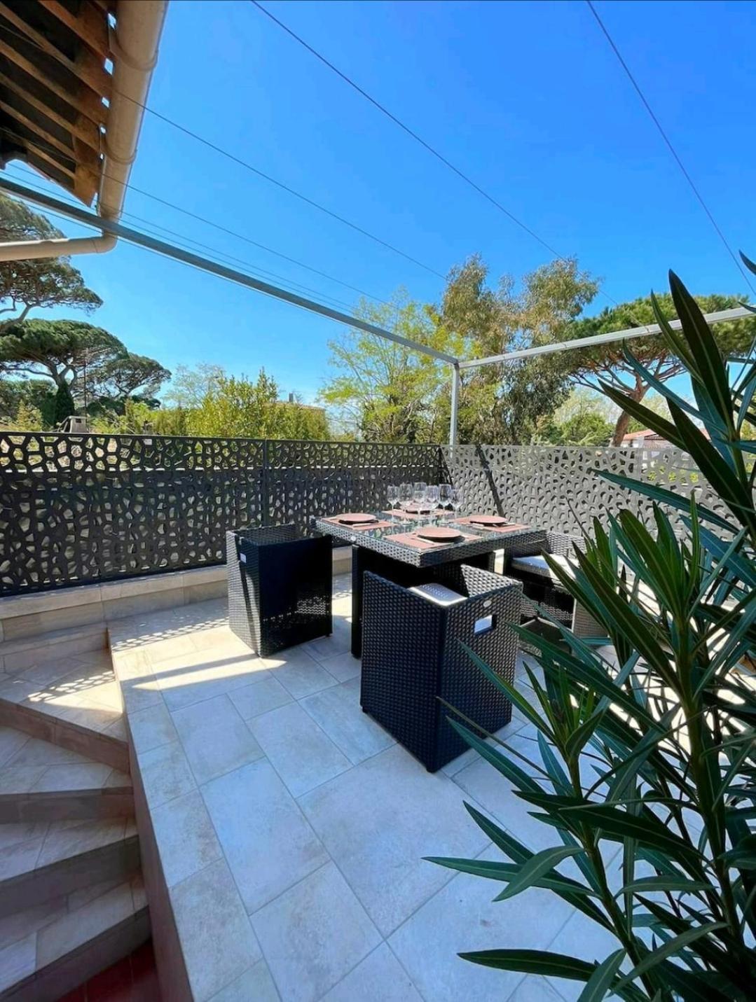 Studio Climatise, Terrasse, Parking Prive, 50M De La Plage Сен-Тропе Экстерьер фото
