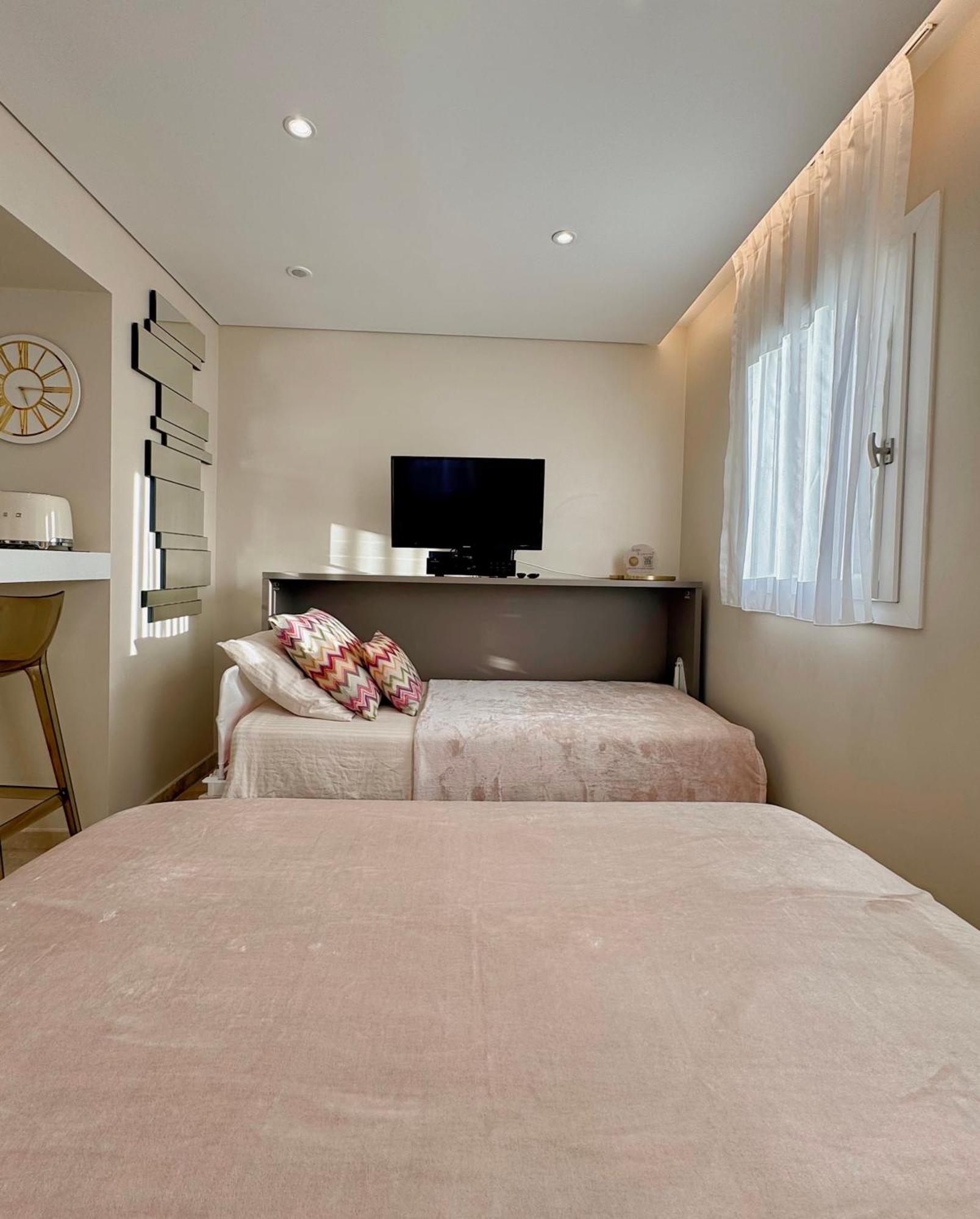 Studio Climatise, Terrasse, Parking Prive, 50M De La Plage Сен-Тропе Экстерьер фото