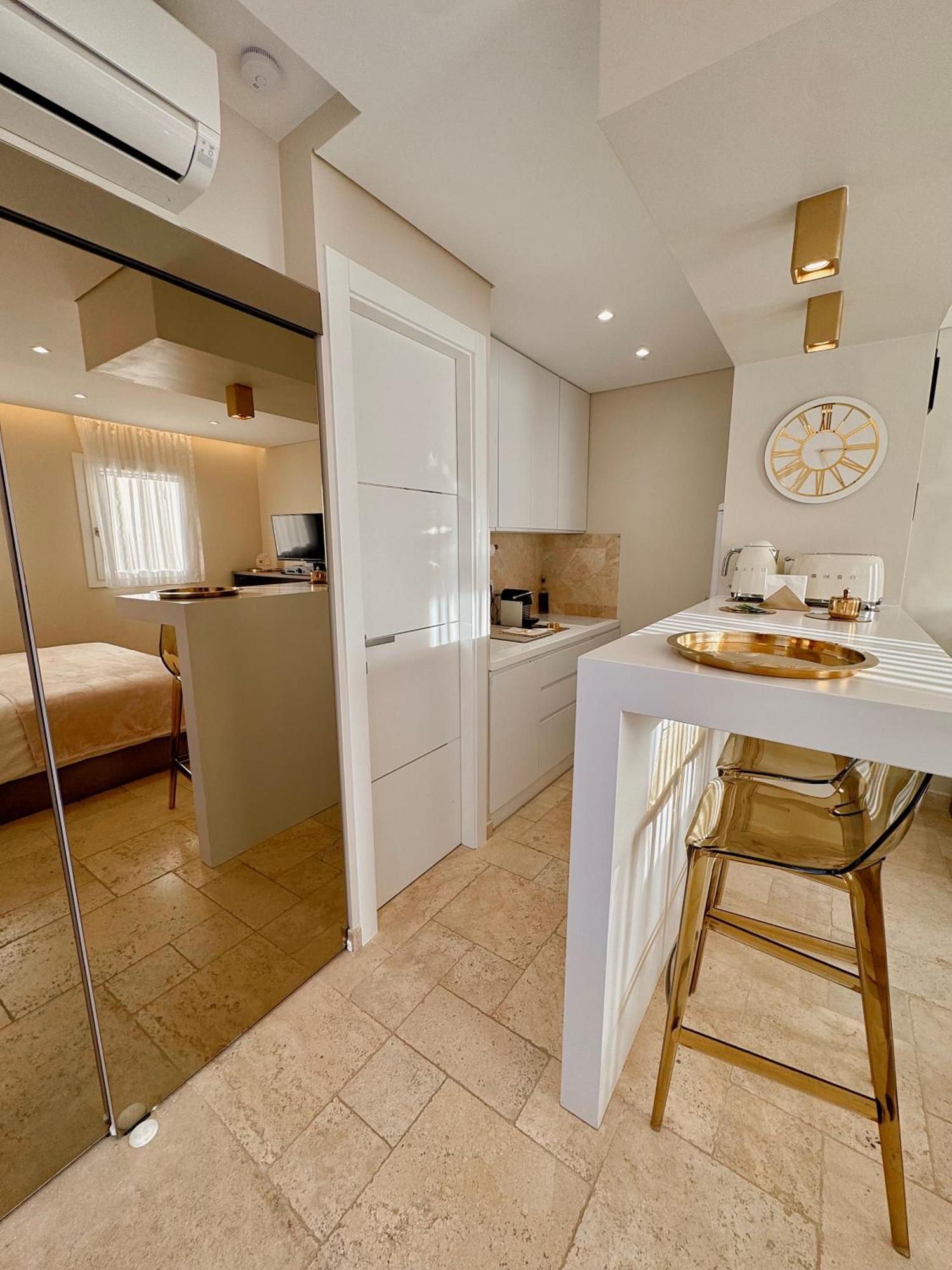 Studio Climatise, Terrasse, Parking Prive, 50M De La Plage Сен-Тропе Экстерьер фото