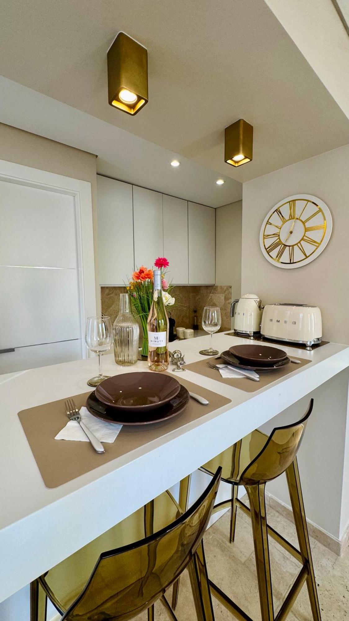 Studio Climatise, Terrasse, Parking Prive, 50M De La Plage Сен-Тропе Экстерьер фото